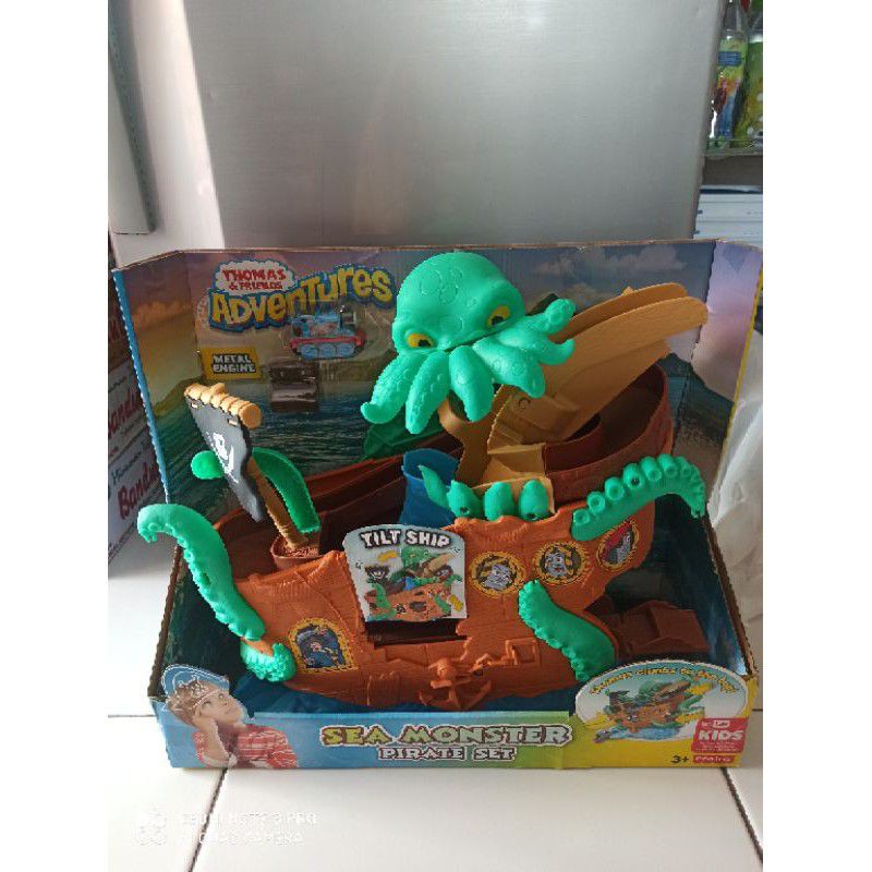 thomas sea monster pirate set