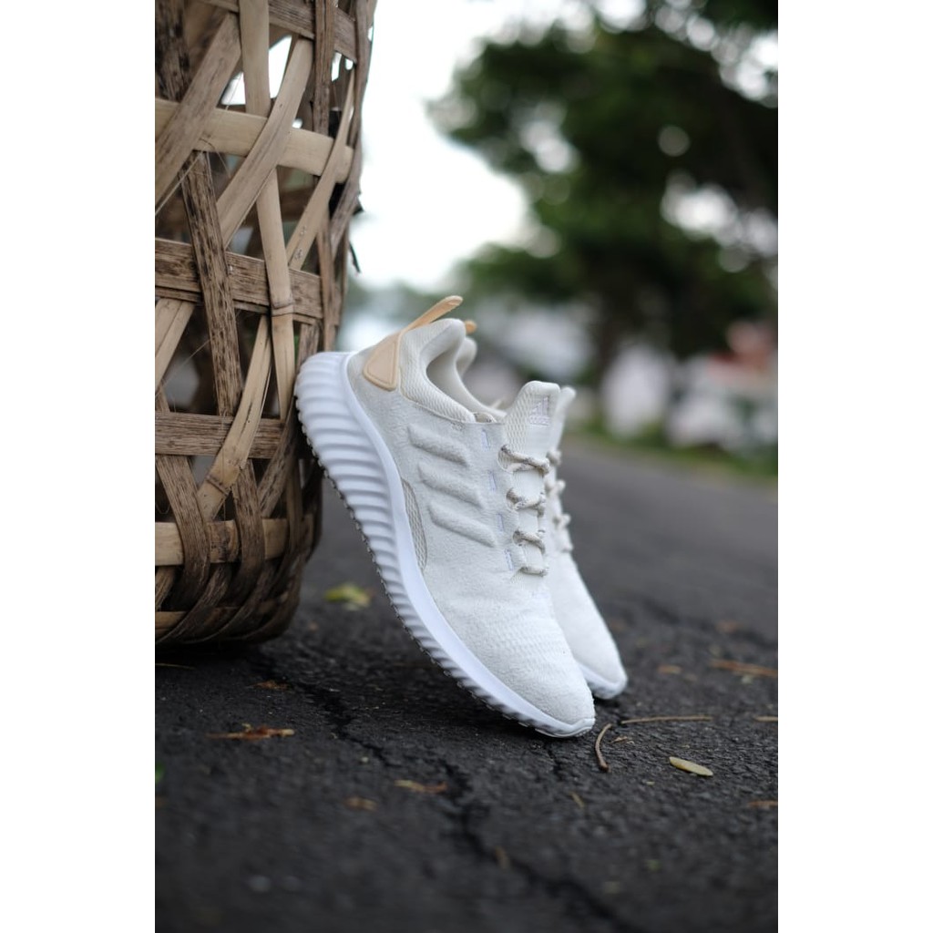 Sepatu Original Adidas Alphabounce Cream White
