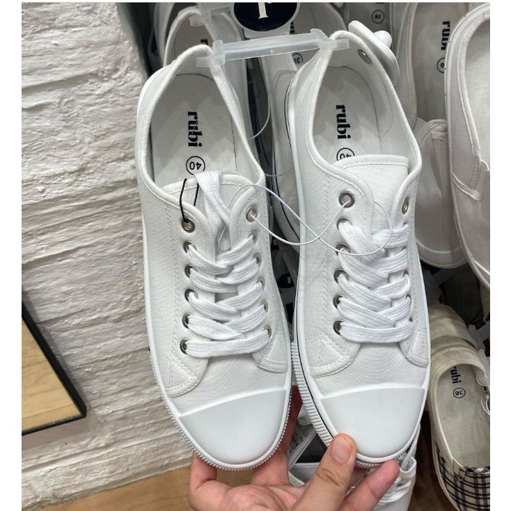 counter sepatu onitsuka