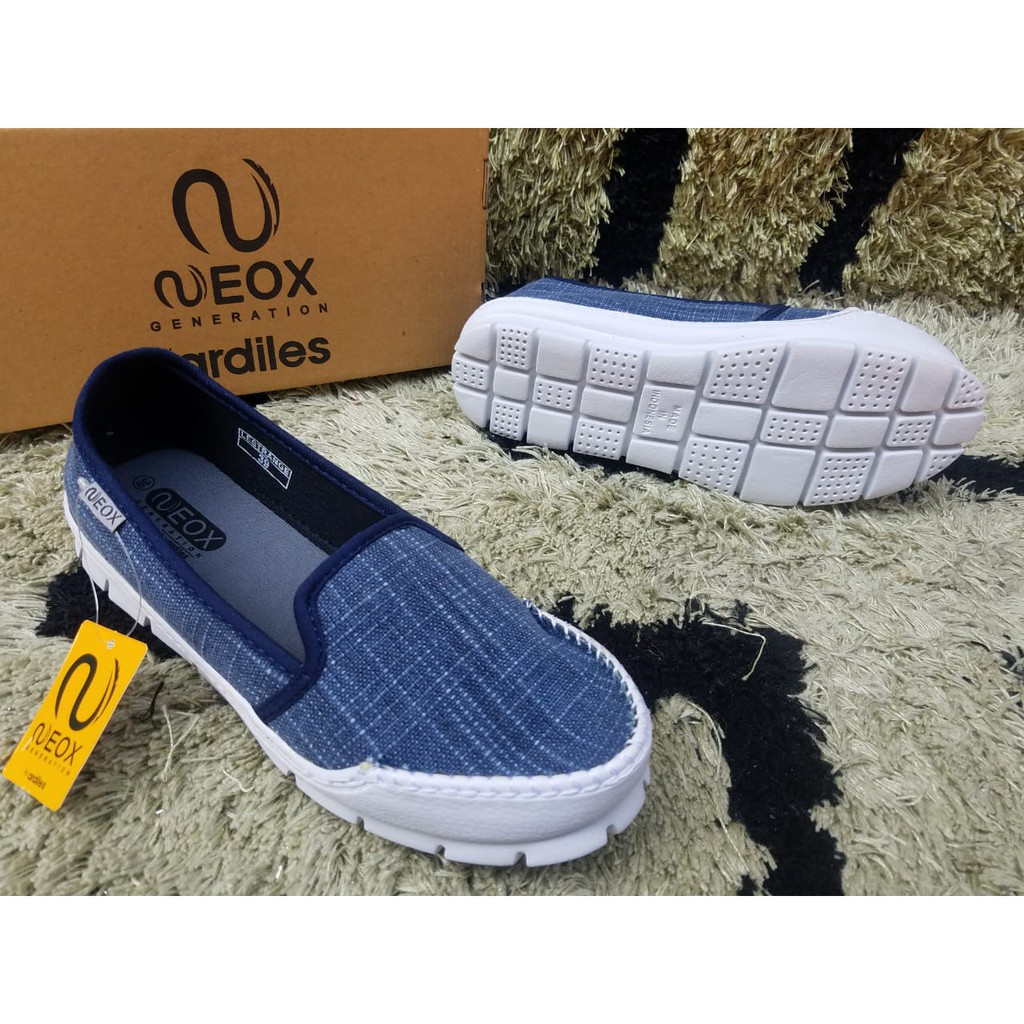 SEPATU WANITA SLIP ON ARDILES NEOX LESTRANGE - BIRU