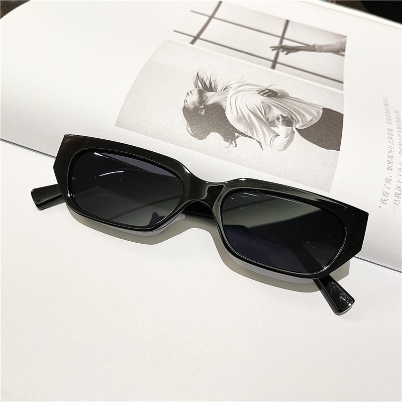 INS Kacamata Hitam Wanita Small Frame Square for Women and Men