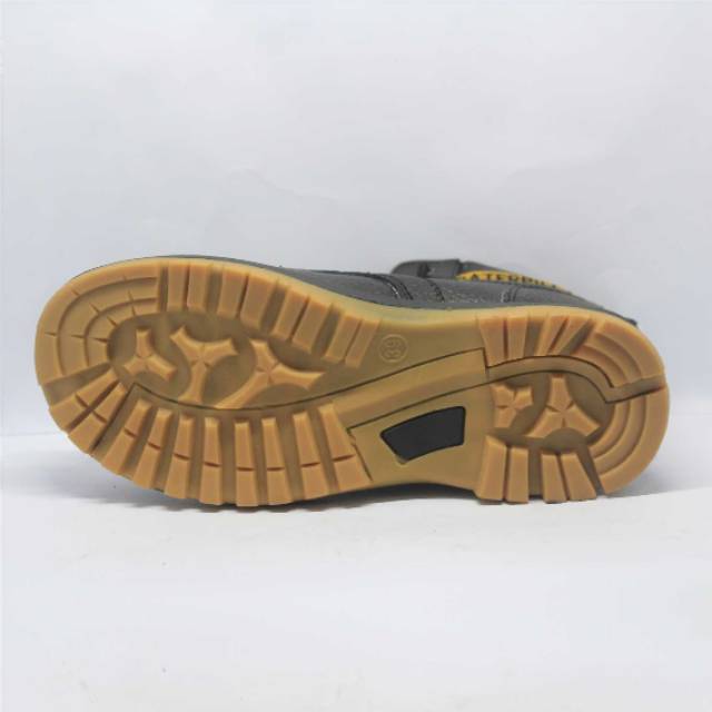 Safety-sepatu safety-proyek-spbu-kitchen-kerja-lapangan-tambang- mrek caterpillar bahan kulit asli