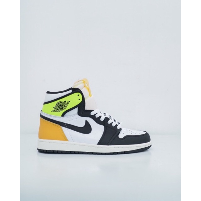 NIKE AIR JORDAN 1 RETRO HIGH WHITE BLACK VOLT UNIVERSITY GOLD-WHITE/BLACK-VOLT-UNIVERSITY GOL