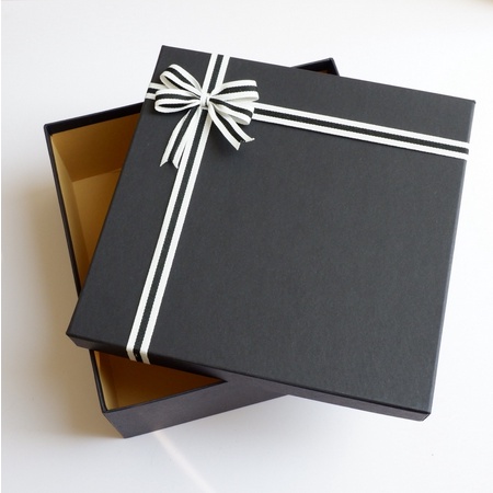 

Box untuk Custom Hampers , bisa juga untuk packaging hadiah-hadiah