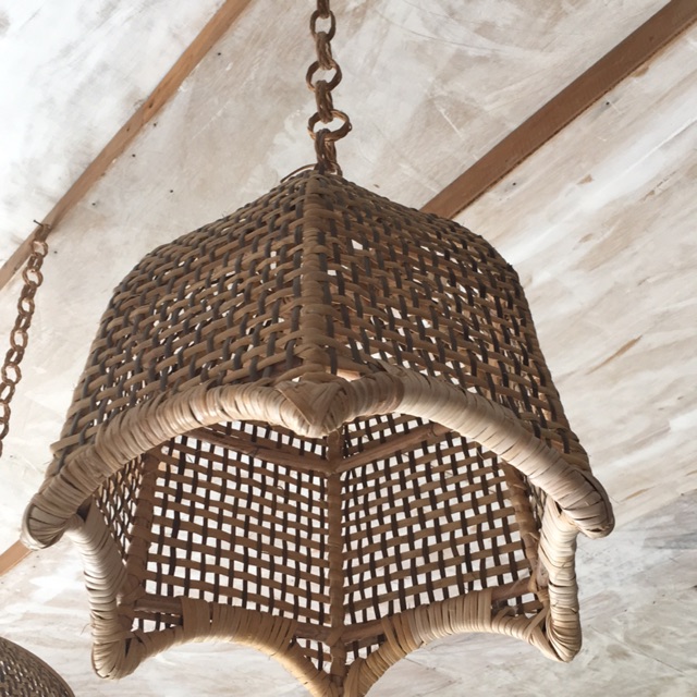 Tempat Lampu Gantung