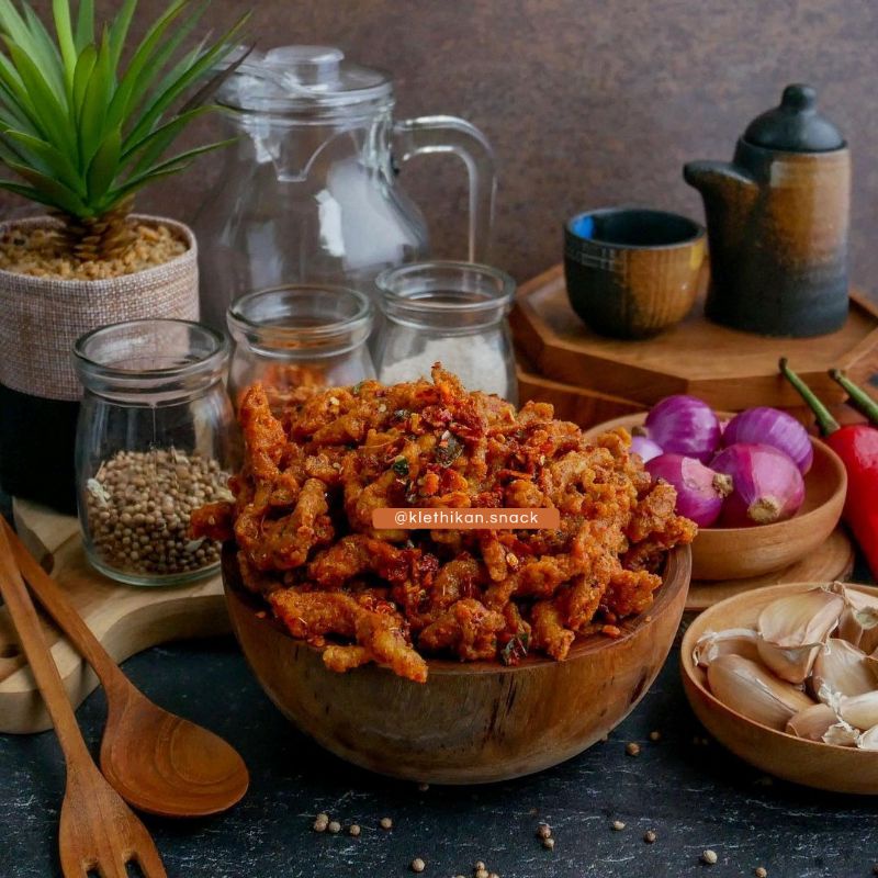 

Ngemilyukk Wonogiri Usus Crispy Pedas Daun Jeruk