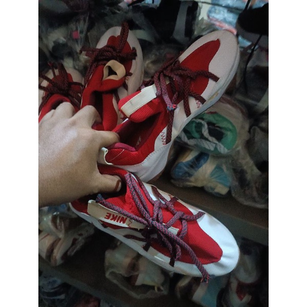 borongan sepatu nike city loop minus lem kadar ada 150