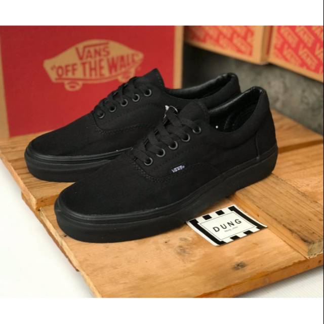 vans era triple black