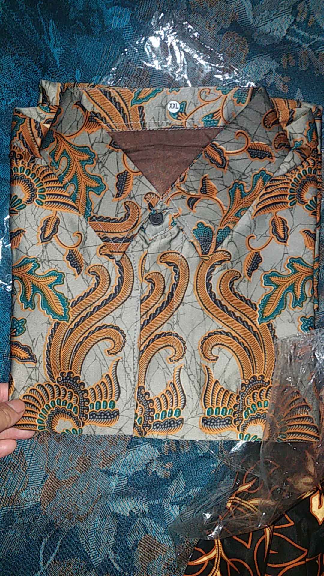 Kemeja Batik Semi Sutra Berfuring Lengan Pendek Elegan Size Jumbo M L Xl Xxl Halus Nyaman Dan Adem 1