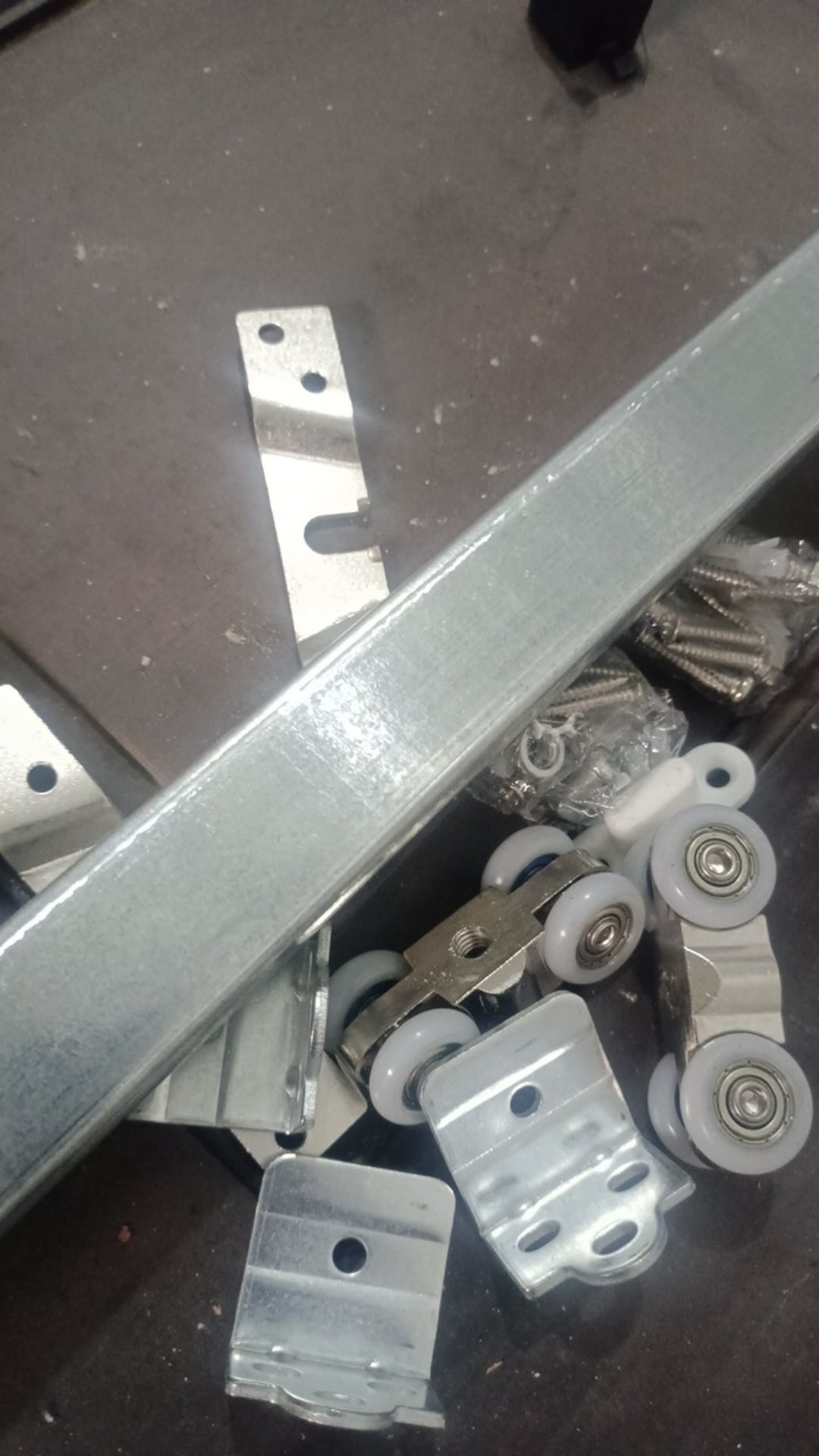 Sliding Track C4 Glatino/ Rel Pintu Geser 2,1 M Estilo / Rel Pintu Sliding 210 Cm By Belucci