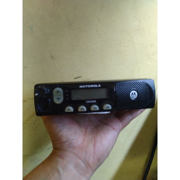 RADIO RIG MOTOROLA GM 3688 UHF 350