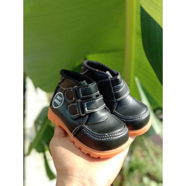 Sepatu bot anak cowo model perekat size 22-25