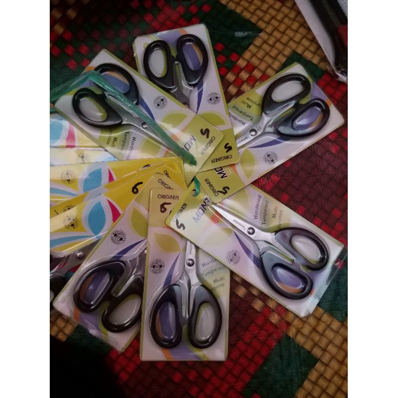 

GUNTING KECIL