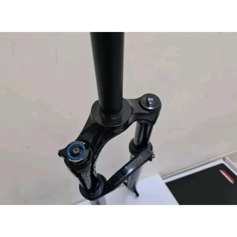 Fork 27.5 Rockshox Recon RL Solo Air Suspensi Travel 100 MM QR .. kode 732948 Sepeda MTb Air Suspensi Garpu