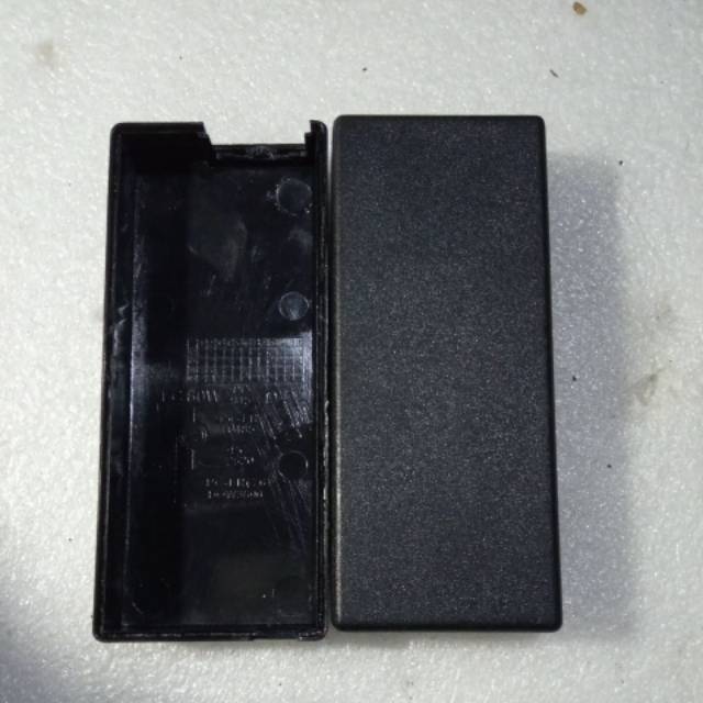 Box plastik bekas adaptor laptop