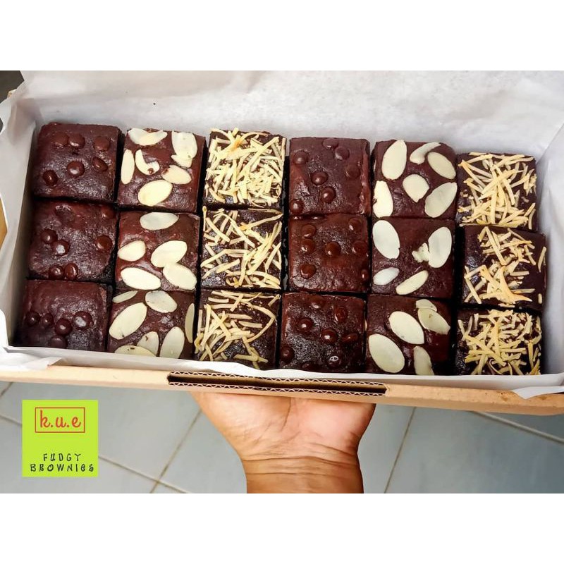 

[LARGE SIZE] FUDGY BROWNIES PANGGANG SUPER NYOKLAT ISI 16 POTONG