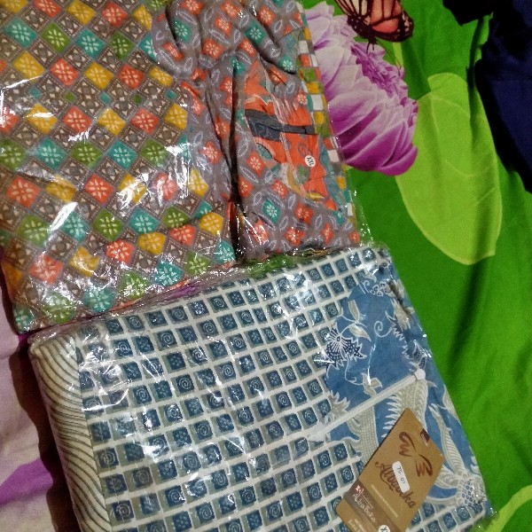 Grosir Terlaris Serut Genes Jelita Tunic Navbor Yelbor Whitbor Creambor Tunik Batik Modern Hrb030