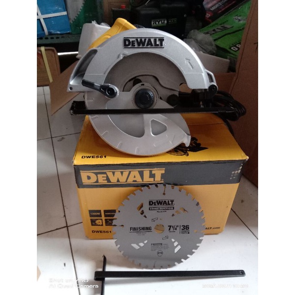 mesin gergaji circular saw dewalt 7" DWE561