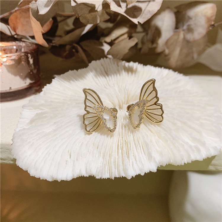 Anting-anting Sayap Kupu-Kupu Berlian Berkilau Aksesoris Telinga Wanita Korea vintage