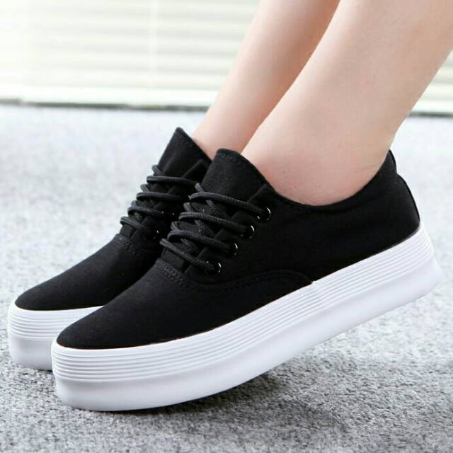 Sepatu kets cewek