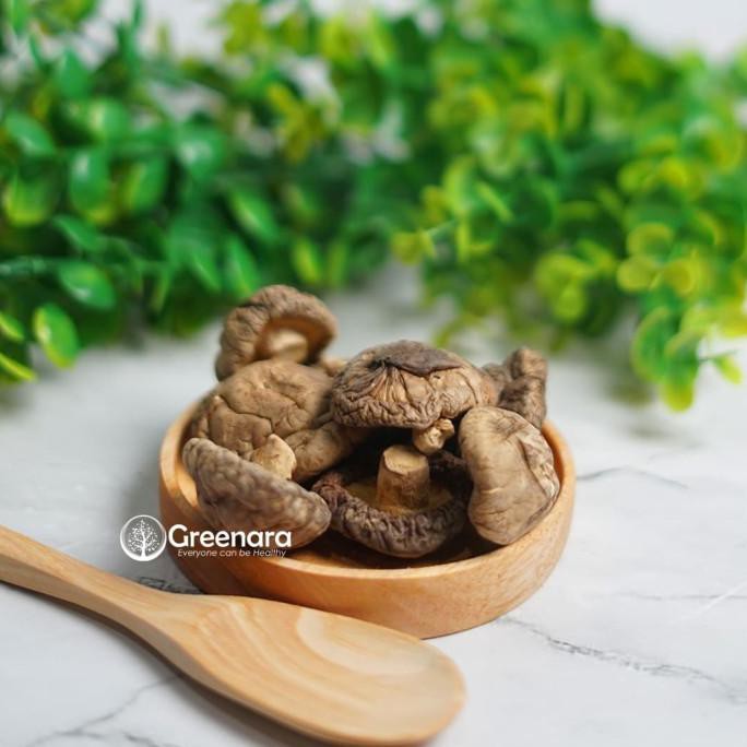 

Cuci Gudang Awal Tahun Jamur Shitake Kering 50gr / Jamur Hioko / Dried Shitake Mushroom Promo Awal