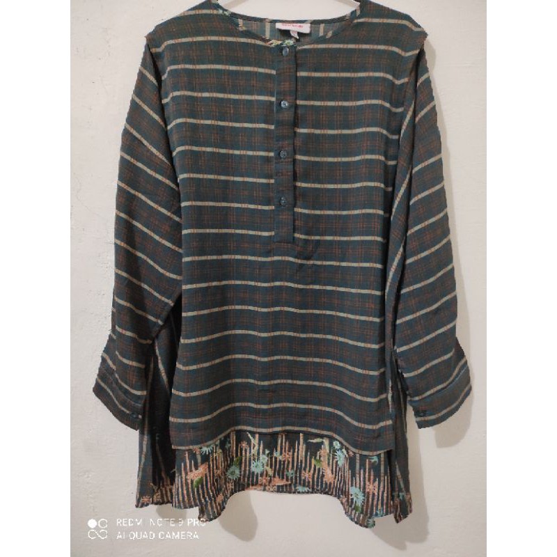 Preloved-Ria Miranda Giyanti top