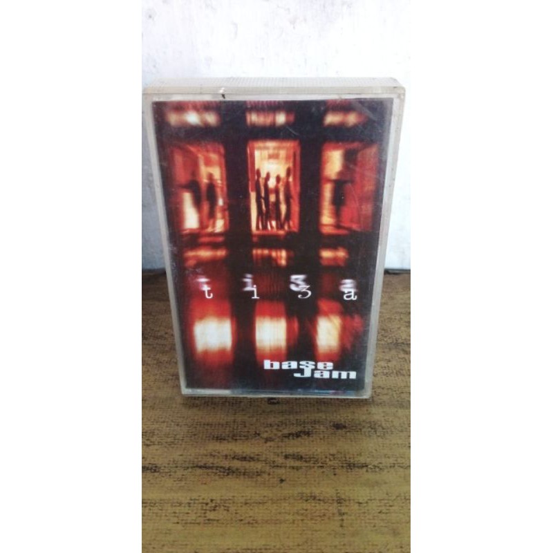 Kaset Pita Base Jam " Tiga "