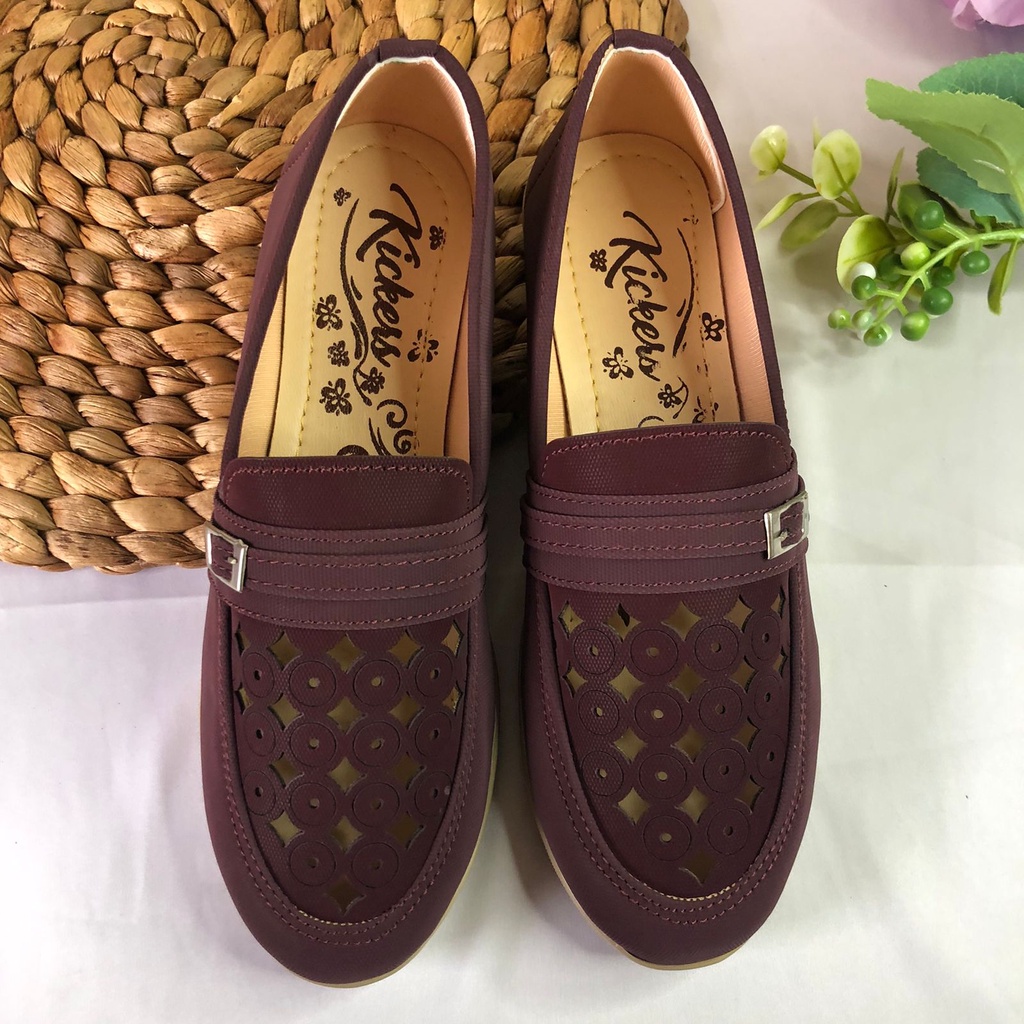 Sepatu Flat Wanita Sol Karet Polos Aksen Belt 3