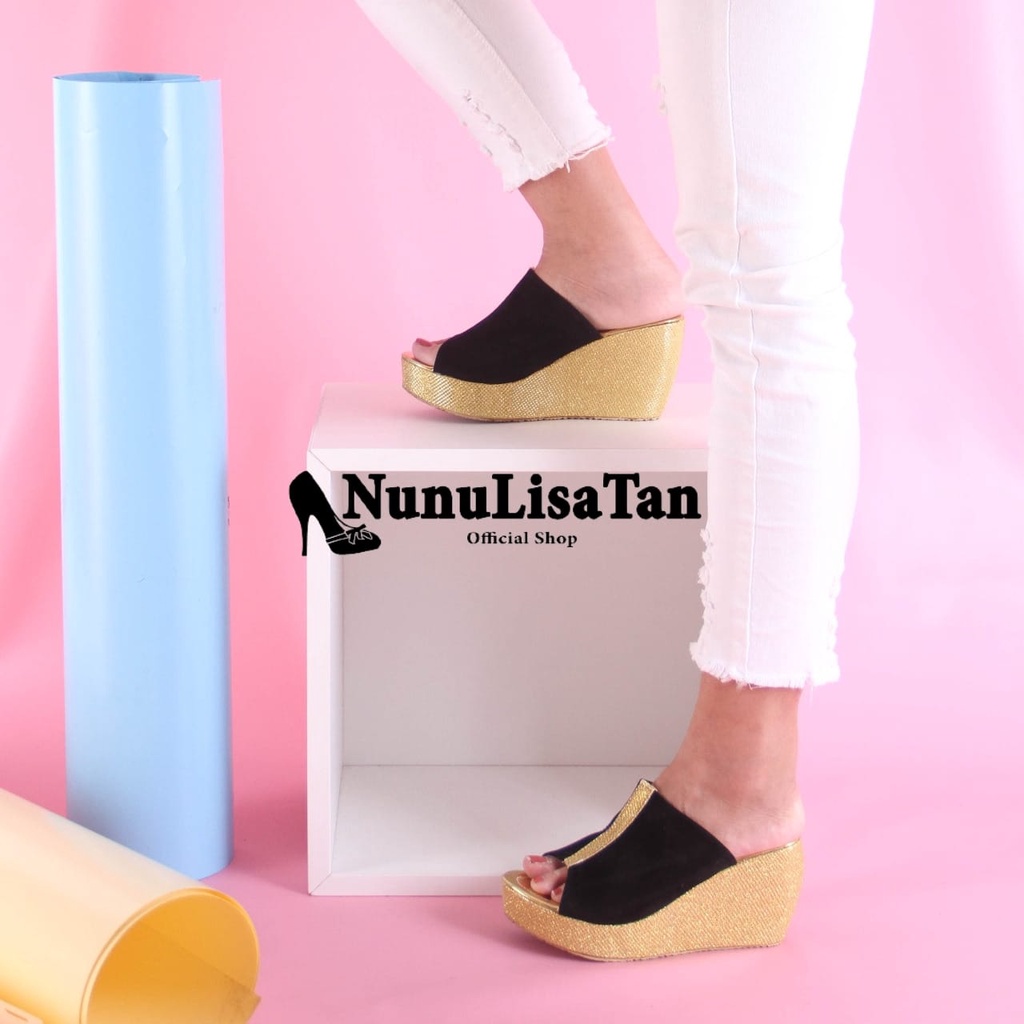 NunuLisaTan - Sepatu Hak 7cm Wedges Wanita HITAM STRIP GOLD