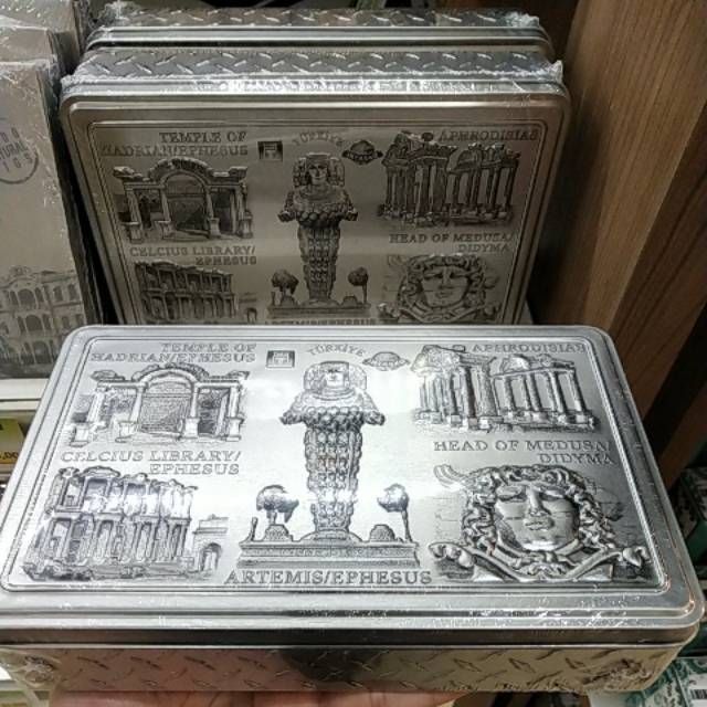 

Tralles Figs (Buah Tin) Metal Box