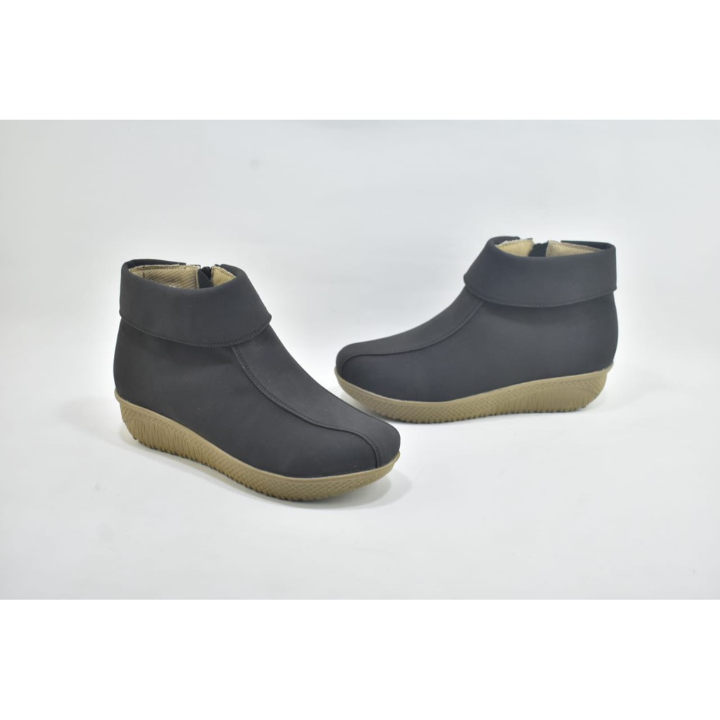 Sepatu Boots Wanita