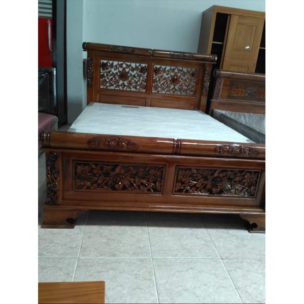 Tempat tidur GEBYOK PELURU ranjang ukir no.2 (160x200)