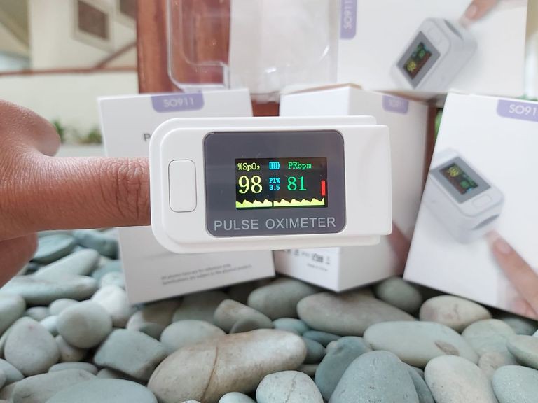 Pulse Oximeter S0911 Oximeter termurah akurat Warna Putih ( No baterai ) Oxymeter termurah c5f2
