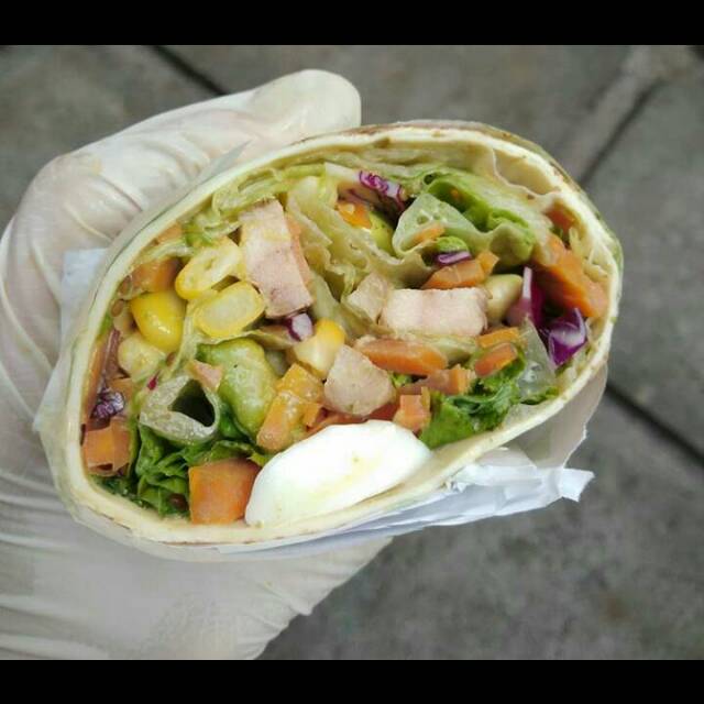 

SALAD CHICKEN WRAP