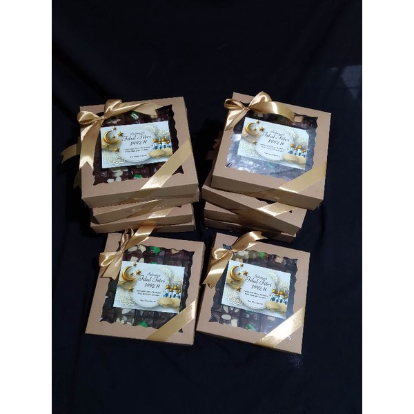 

HAMPERS LEBARAN MURAH IDUL ADHA IDUL FITRI KADO ULANG TAHUN LIA BROWNIES DEPOK