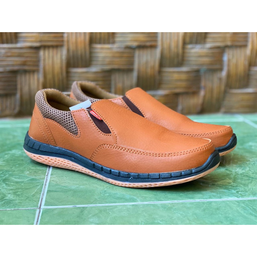 Sepatu Kulit Pria Slip On Casual