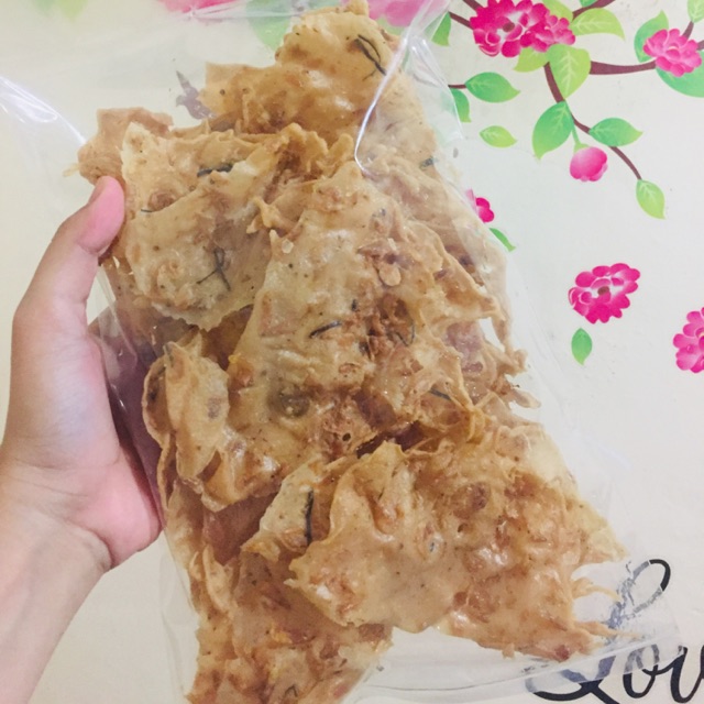 

Aneka peyek varian rasa peyek kacang tanah, peyek rebon, peyek lacang hijau