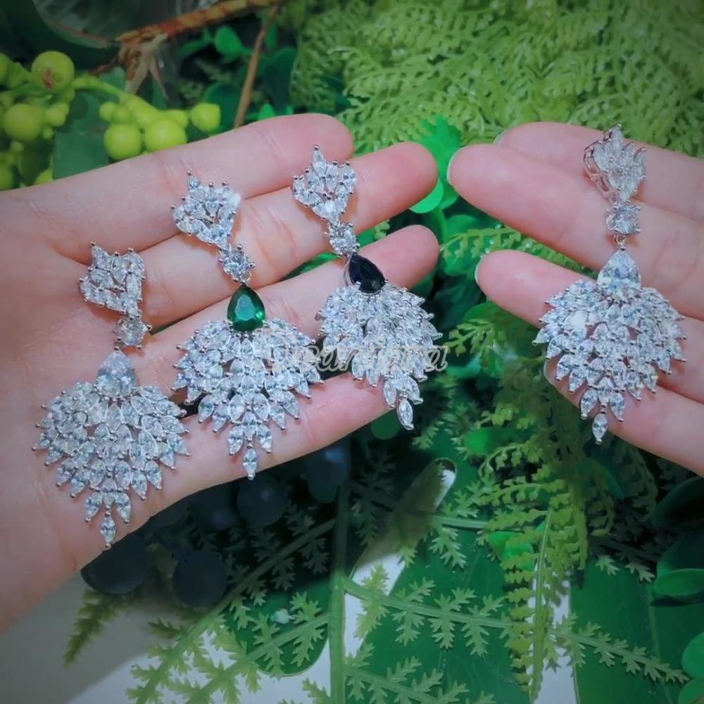 Anting Gantung Panjang Model Tetesan Air Dengan Batu Zircon Warna Emas Putih Untuk Wanita