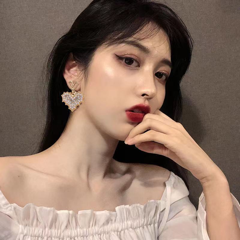 Elegan cinta anting-anting hati 2021 baru trendi Korea anggun online pengaruh asimetris anting-antin