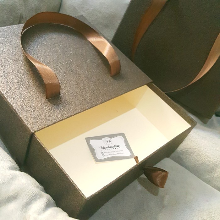 

Kotak kado gift box hampers dus hadiah packaging tas 20,5x17x6cm - Sliding Tas, Inner Light