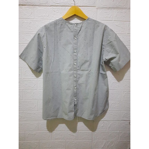 Uniqlo Kemeja Atasan Wanita Lengan Pendek