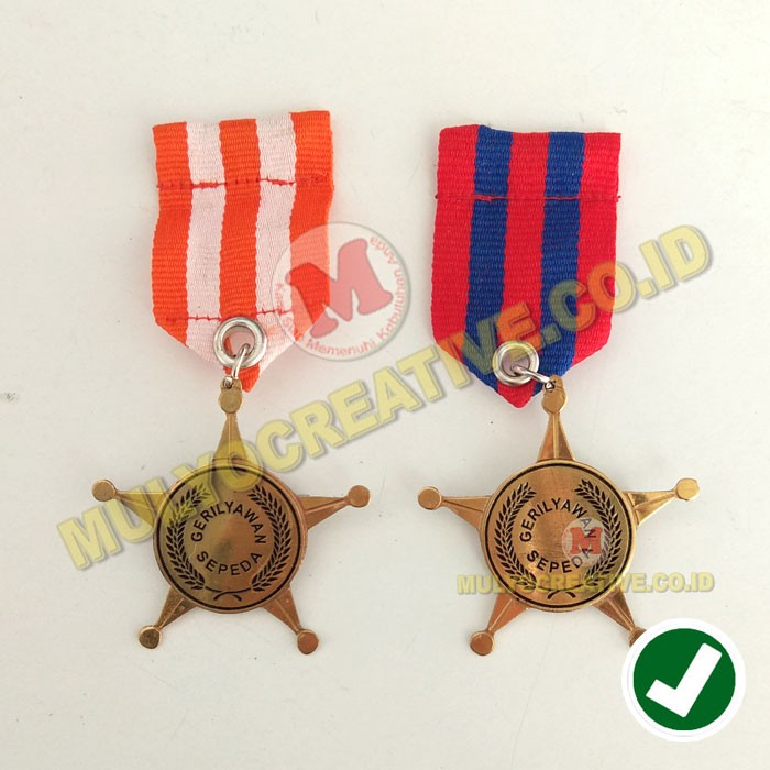 Pin Tanda Jasa Model Bintang Logo Gerilyawan Sepeda