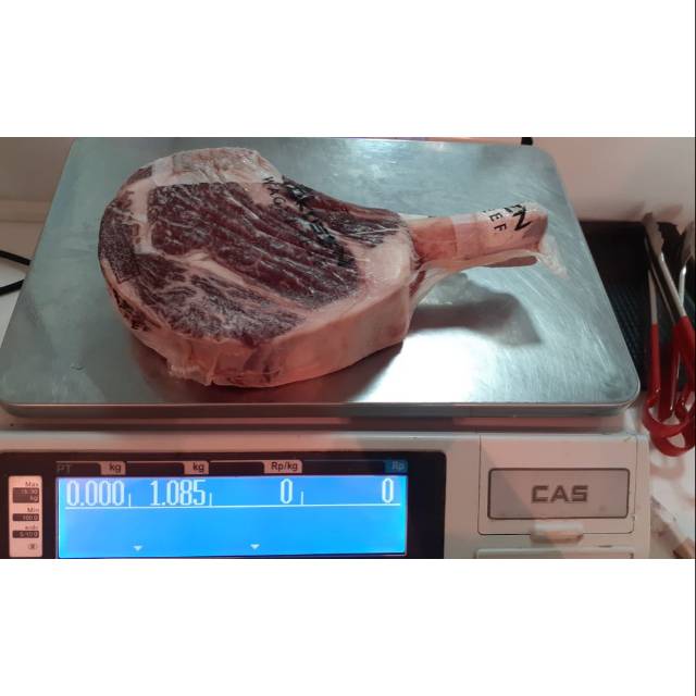 

TOMAHAWK WAGYU STEAK RIBEYE TOKUSEN 1 kg
