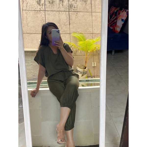 Setelan One set Alicia jogger polos Wanita-Pear