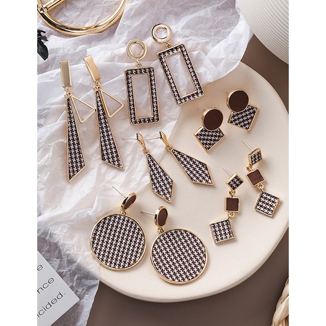 LRC Anting Tusuk Fashion Gold 925 Silver Needle Houndstooth Textured Fabric Earrings D49909