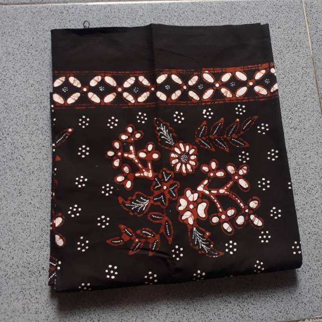 Batik tulis dasar hitam