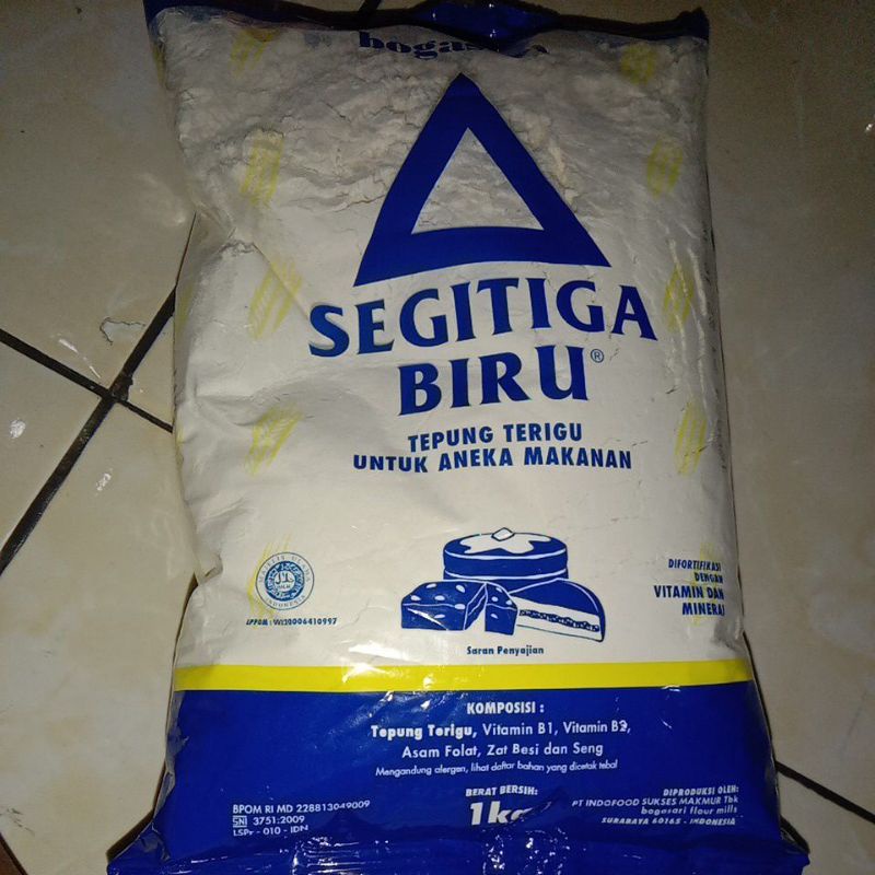 

TEPUNG TERIGU SEGITIGA BIRU 1KG