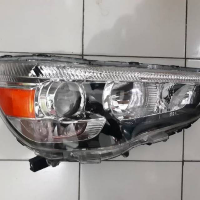 Headlamp / Lampu depan Mitsubishi Outlander