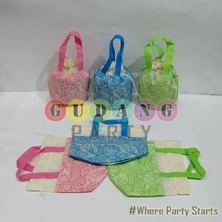 

Goodiebag Spunbond Serut 2 Toples/Spunbond Toples/Tas Bingkisan/Goody Bag Nastar