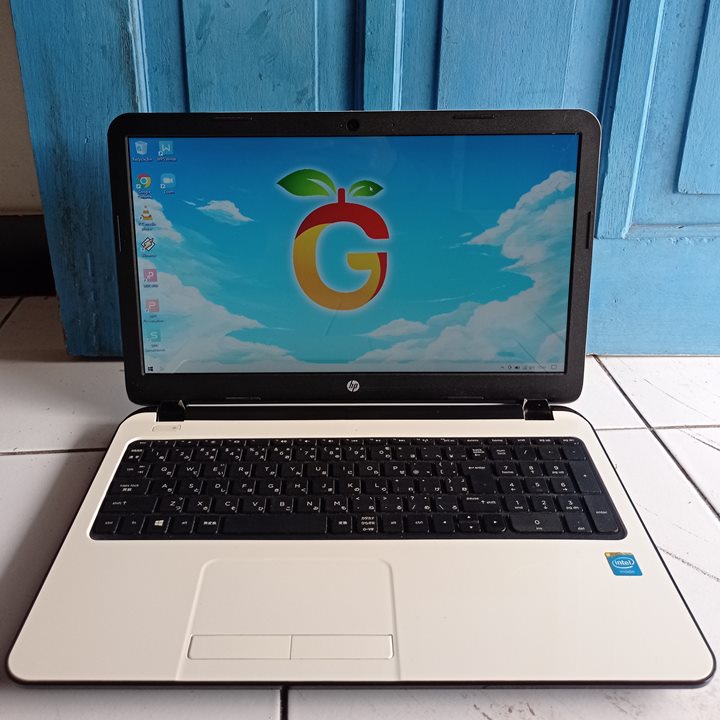 Hp HP 15-r085TU Putih Slim Tipis RAM 4GB Windows 10 Laptop Second 16 inch
